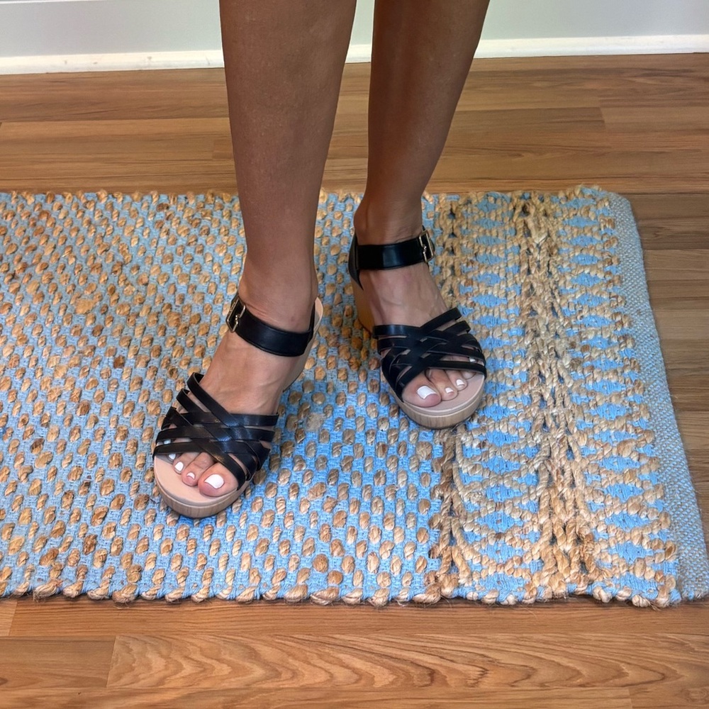 Dr. Scholl's Black and Tan Sandals - Picture 7 of 8